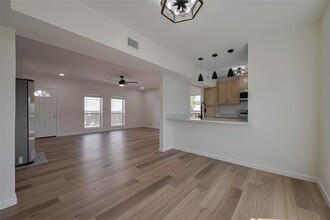 5922 Fairdale Ln in Houston, TX - Building Photo - Building Photo