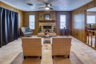 402 Cottonwood St in Brenham, TX - Building Photo - Building Photo