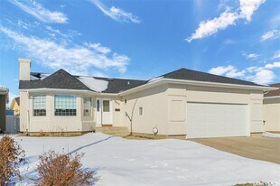 311 Blackshire Crescent in Saskatoon, SK - Building Photo