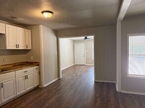 335 Monticello Ct in San Antonio, TX - Building Photo - Building Photo