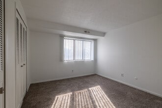Carlyle Tower Apartments - Southfield, MI in Southfield, MI - Foto de edificio - Interior Photo