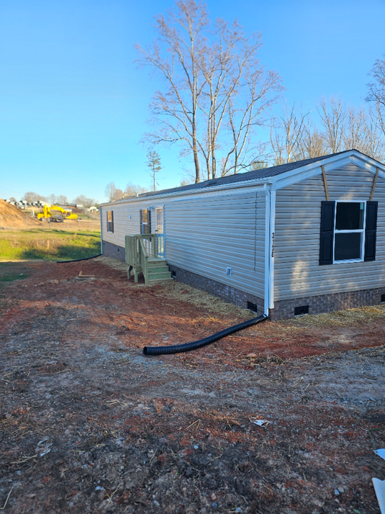 1 Madison MHP in Lenoir, NC - Foto de edificio