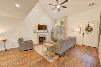 56 E Village Knoll Cir in The Woodlands, TX - Building Photo - Building Photo