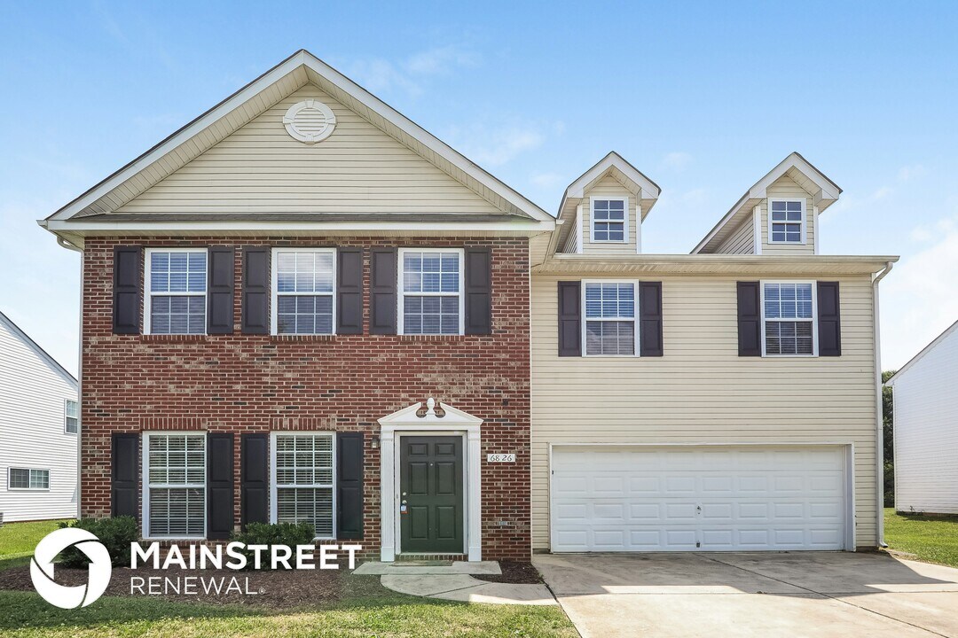 6826 Championship Dr in Whitsett, NC - Building Photo