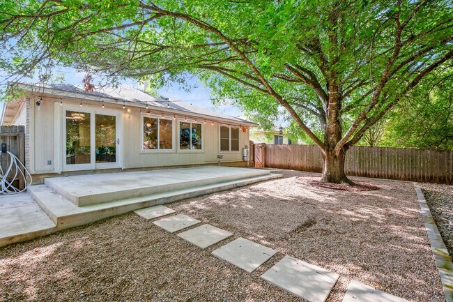 12330 Shropshire Blvd in Austin, TX - Building Photo - Building Photo