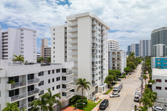 Bayview Condominiums in Miami Beach, FL - Building Photo - Building Photo