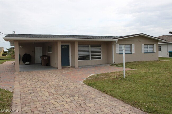 5229 Versailles Ct in Cape Coral, FL - Building Photo - Building Photo