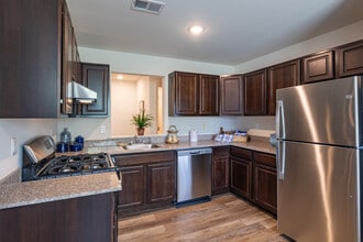 Forest View in Avenel, NJ - Foto de edificio - Interior Photo