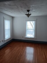 2 Prospect Ct, Unit 4 family in Northampton, MA - Foto de edificio - Building Photo