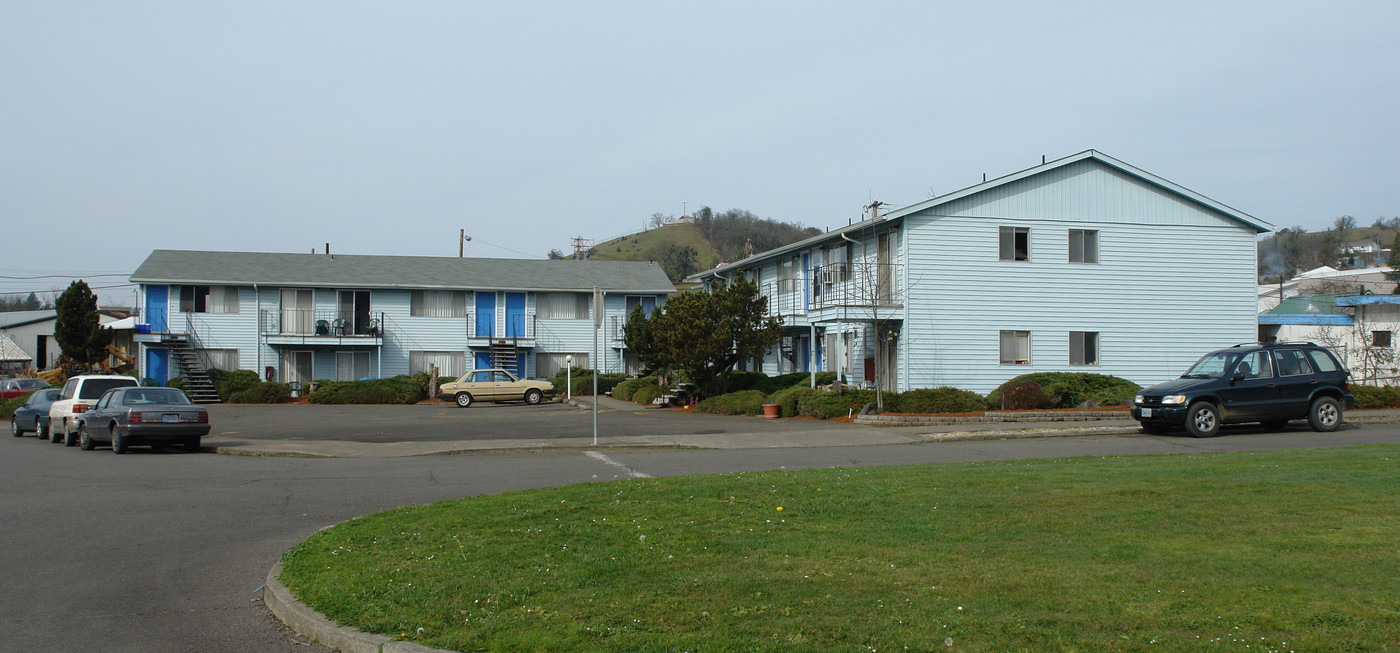 1314 NE Odell Ave in Roseburg, OR - Building Photo