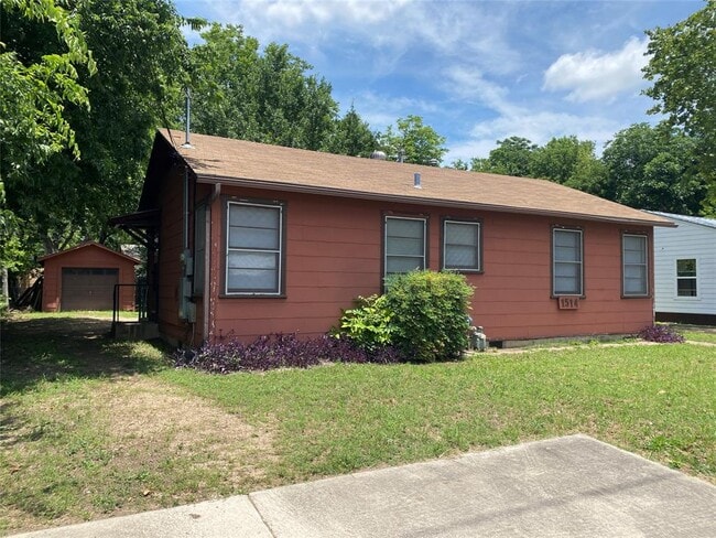 property at 1514 W Koenig Ln