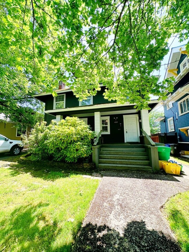 1222 NE Tillamook St