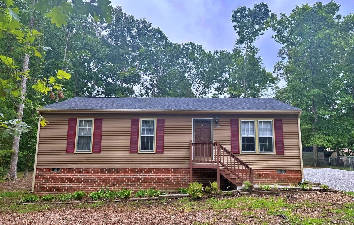 4817 Alberta Rd in Chesterfield, VA - Building Photo