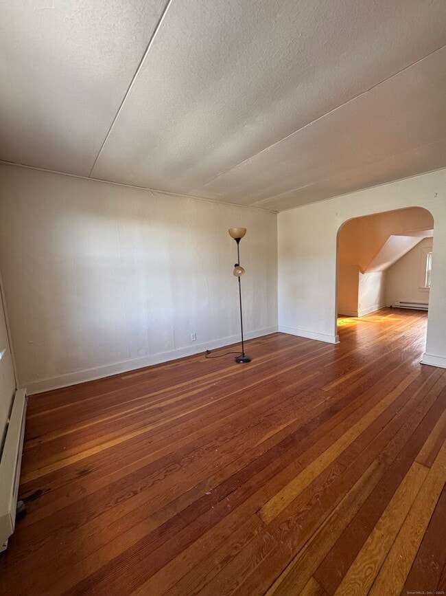 144 Montauk Ave in New London, CT - Building Photo - Building Photo