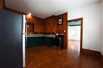 615 W Oak St in Denton, TX - Building Photo - Building Photo