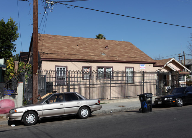 821 W 42nd Pl in Los Angeles, CA - Foto de edificio - Building Photo