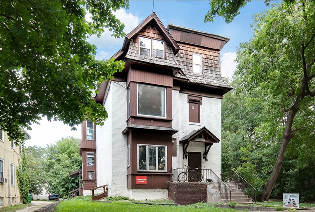 property at 1022 15th Ave SE