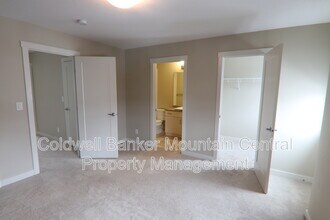 1391 Starling Dr NW in Edmonton, AB - Building Photo - Building Photo