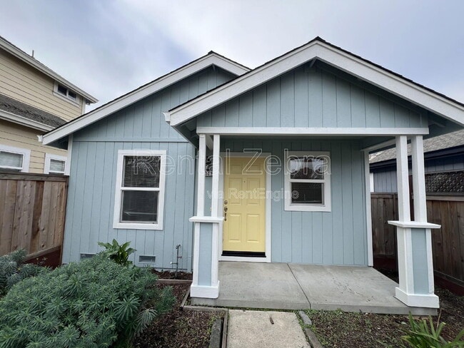 property at 2062 Red Oak Cir