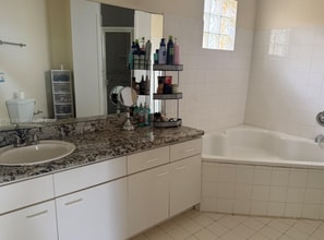 10371 SW 201st Ter in Cutler Bay, FL - Foto de edificio - Building Photo