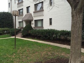 3829 Davis Pl NW in Washington, DC - Building Photo