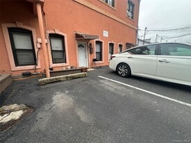 8 Lafayette St in Williston Park, NY - Building Photo