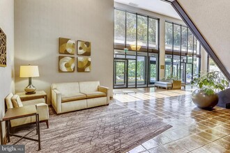 9039 Sligo Creek Pky, Unit 909 in Silver Spring, MD - Building Photo - Building Photo