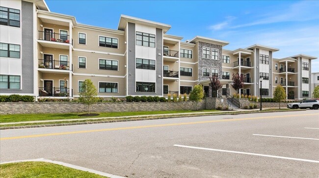 65 Pointe Pl in Dover, NH - Foto de edificio - Building Photo