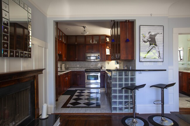 2538 Polk St, Unit Elegant Penthouse Charm in San Francisco, CA - Building Photo - Building Photo