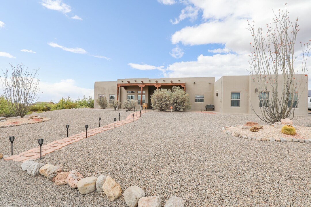 1266 Caneadea Loop in Alamogordo, NM - Building Photo