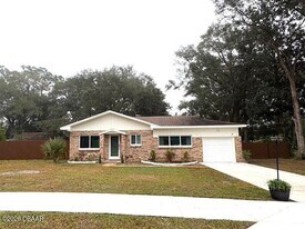 2455 Princeton Rd in DeLand, FL - Building Photo