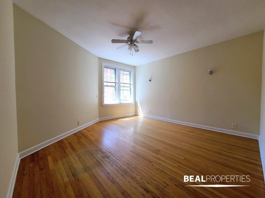 554 W Aldine Ave in Chicago, IL - Building Photo