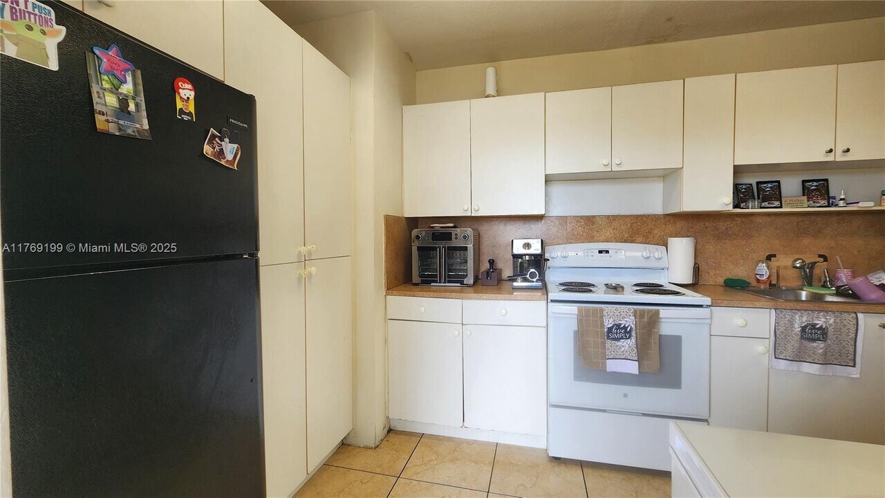 841 N 69th Ter in Hollywood, FL - Building Photo