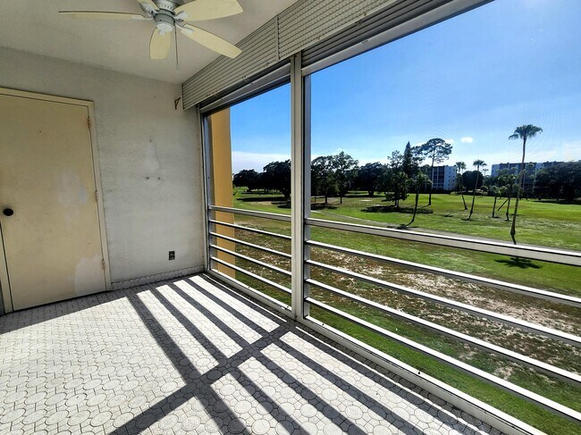 3661 Via Poinciana in Greenacres, FL - Building Photo - Building Photo