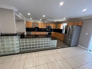 8401 NW 8th St in Miami, FL - Building Photo - Building Photo