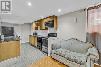 6 Notman Way in Brampton, ON - Building Photo - Building Photo