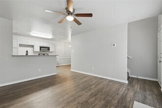 2808 Sunset Strip Dr in Glenn Heights, TX - Foto de edificio - Building Photo
