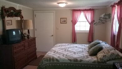 460 Rabbit Hop Rd, Unit Dogwood Suite in Spruce Pine, NC - Building Photo - Building Photo