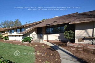 10127 Foothill Blvd in Sylmar, CA - Building Photo