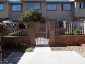 6465 Big Pine Way in Las Vegas, NV - Building Photo - Building Photo