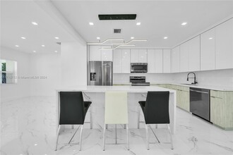 720 SW 60th Ave in Miami, FL - Building Photo - Building Photo