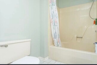 302 S Dogwood Dr in Harrisonburg, VA - Foto de edificio - Building Photo