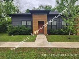 305 S Pine St in Bryant, AR - Building Photo