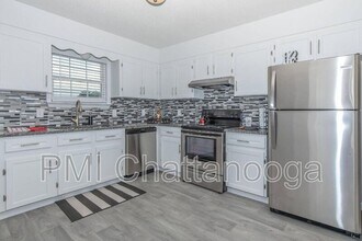 985 Cross St in Rossville, GA - Building Photo - Building Photo