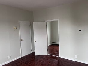 1124 Rivington St, Unit #4 in Roselle, NJ - Building Photo - Building Photo
