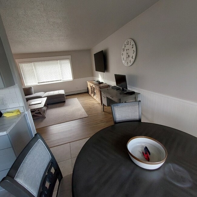 3209 Turnagain St, Unit 4 in Anchorage, AK - Foto de edificio - Building Photo