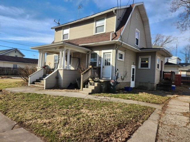 property at 292 1/2-224-222 Superior St