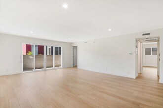 bag373 in Los Angeles, CA - Building Photo - Building Photo