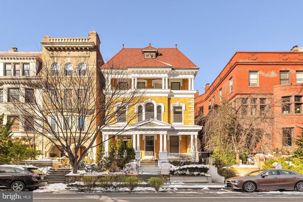 2009 Columbia Rd NW in Washington, DC - Building Photo