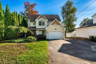 50 Paugus Park Rd in Laconia, NH - Building Photo - Building Photo